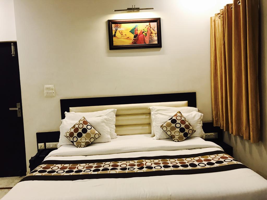 Aaradhya Residency Hotel Agra  Exterior photo