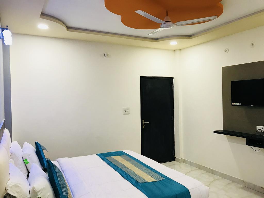 Aaradhya Residency Hotel Agra  Exterior photo