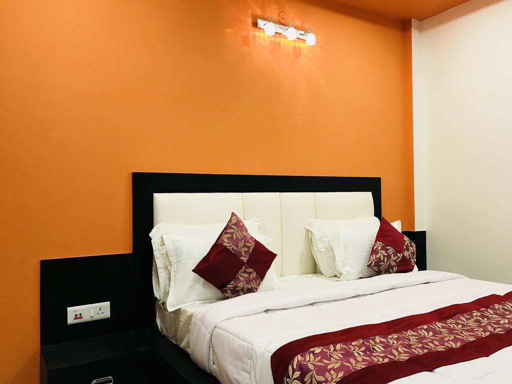 Aaradhya Residency Hotel Agra  Exterior photo