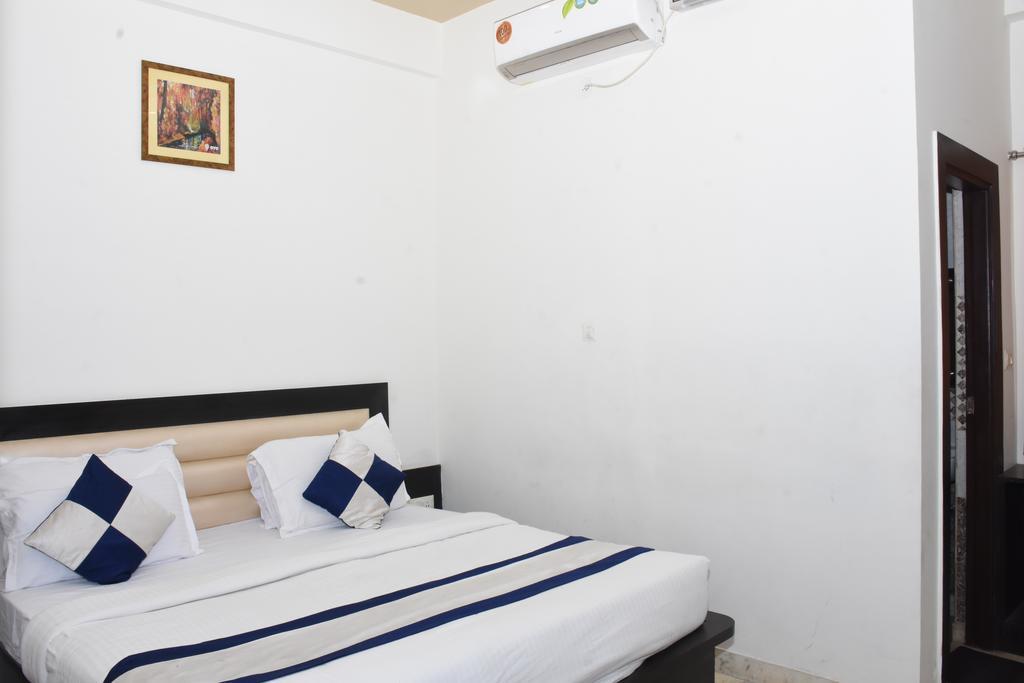Aaradhya Residency Hotel Agra  Exterior photo